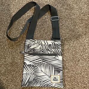 Dakine Crossbody Grey & White Palm design NEARLY NEW!